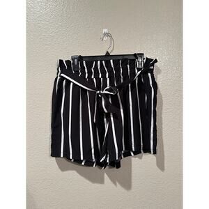 Sason Curve Black n White Stripped Paperbag Tie Front Shorts Sz 1X